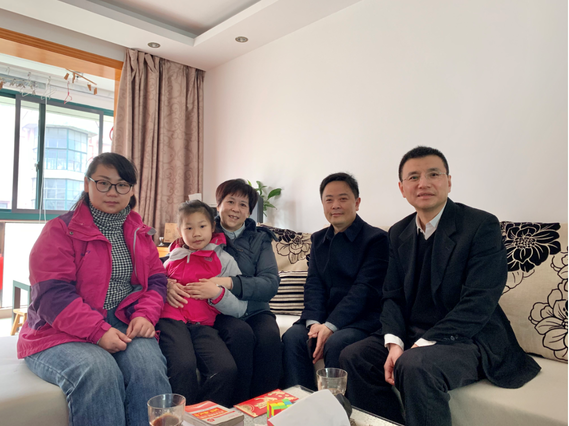 云顶国际版开展2021年度春节送温暖活动