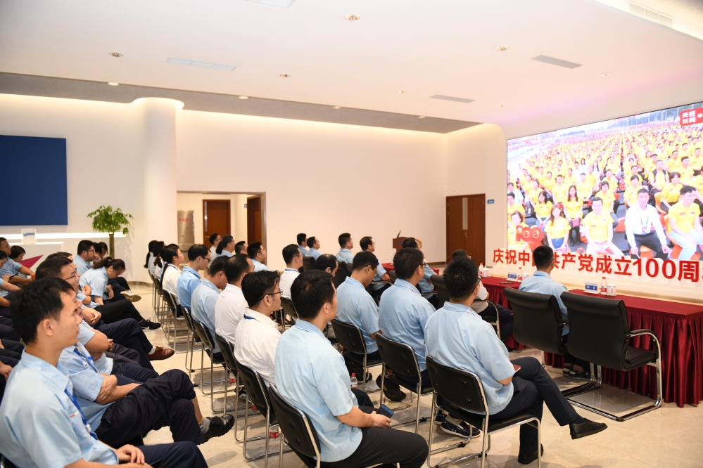 六地hth手机app下载人同看庆祝中国共产党成立100周年大会盛况