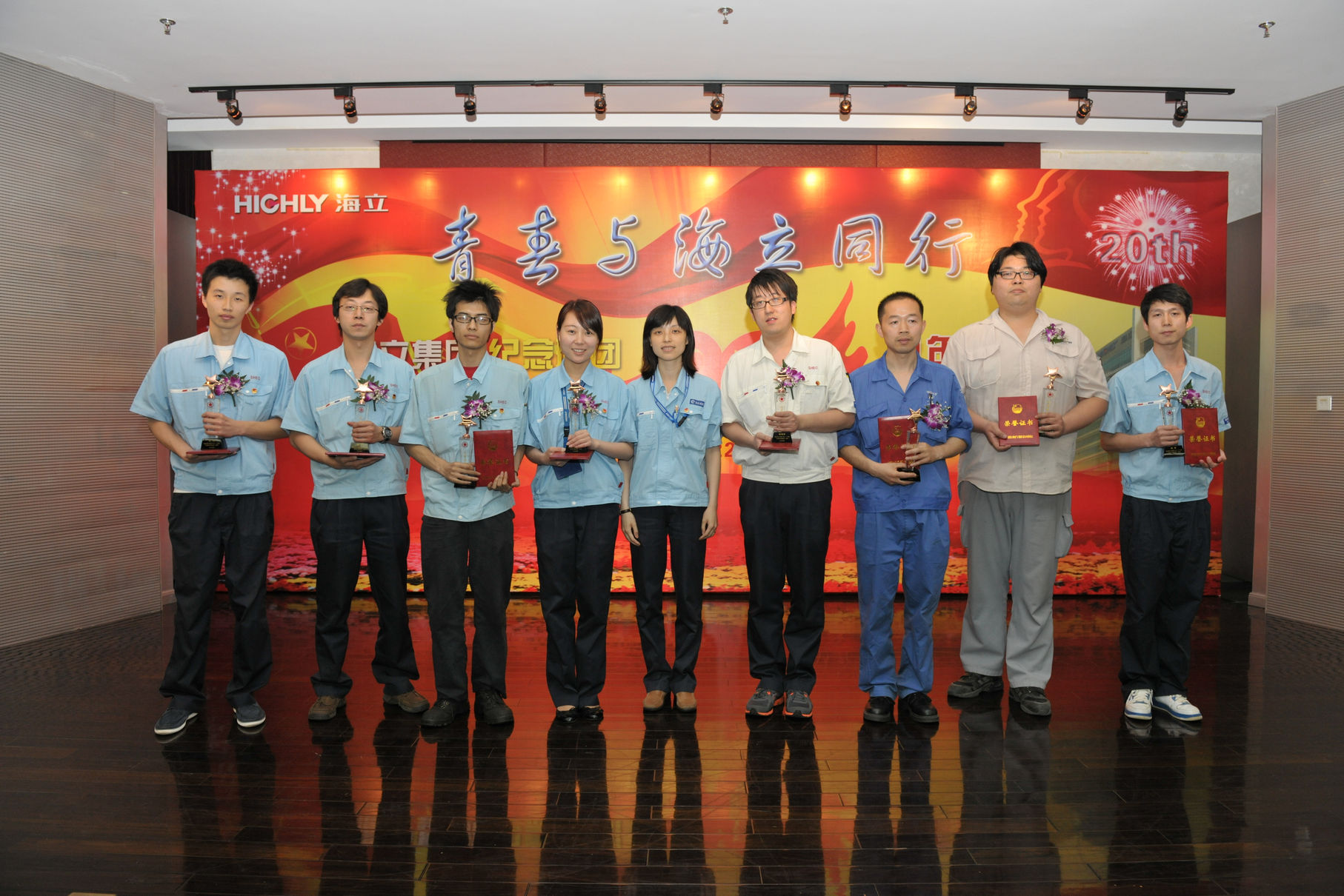 云顶国际版召开纪念建团90周年大会