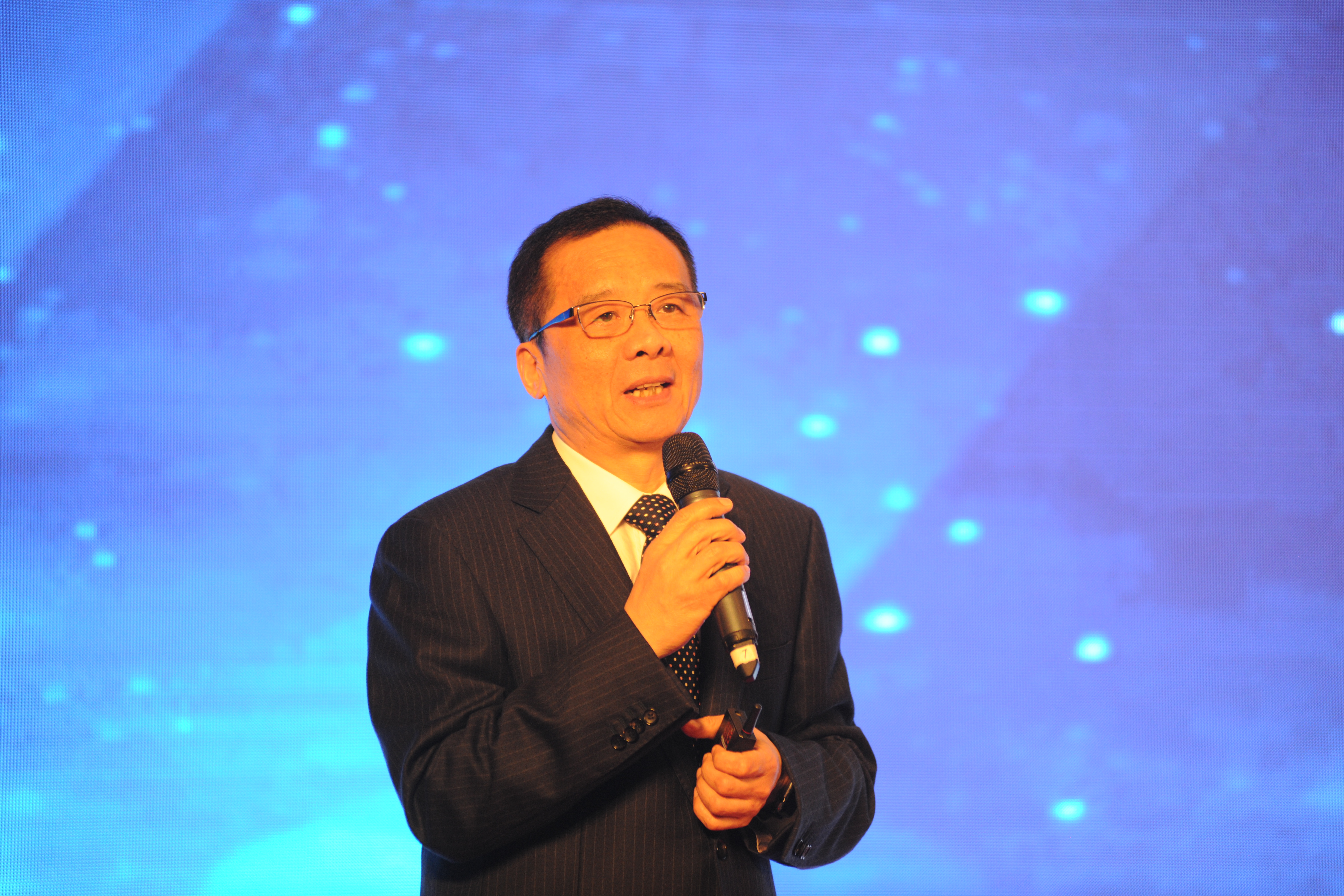 hth手机app下载国内首发热泵取暖神器科技亮点多