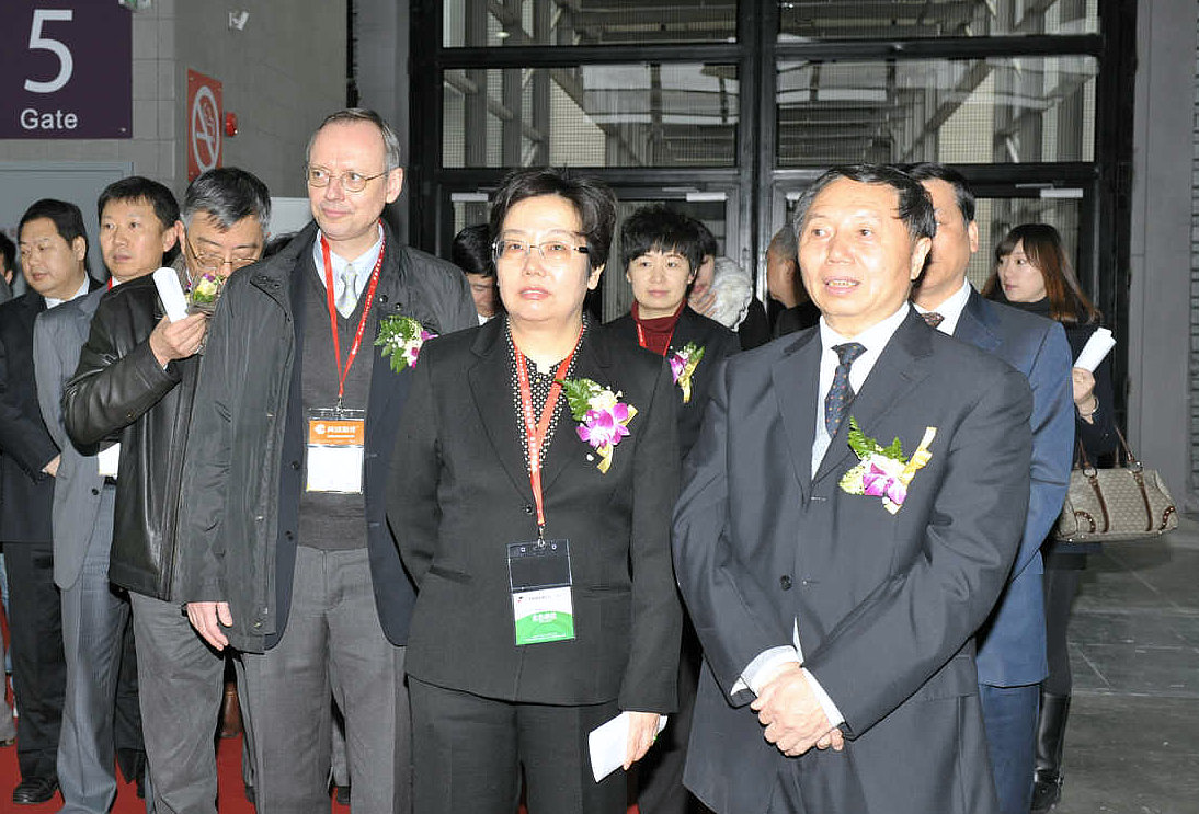 云顶国际版睿能空气源热泵机组、热泵干衣机用压缩机双双荣获“艾普兰”大奖