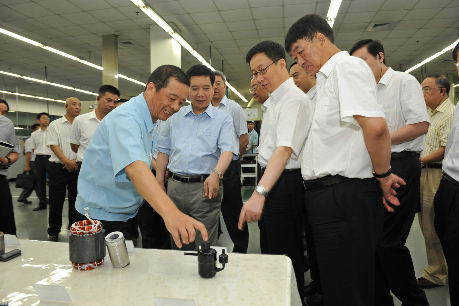 韩正、秦光荣等领导到云顶国际版调研