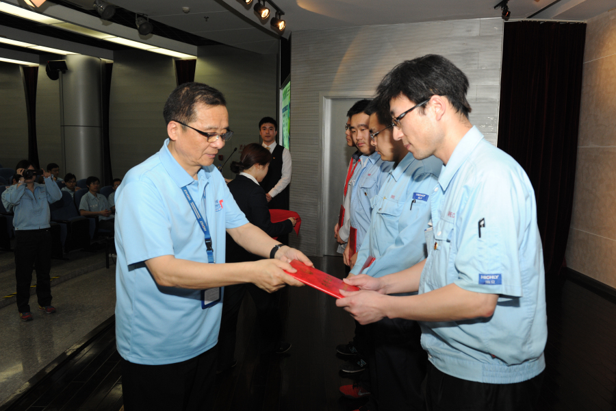 云顶国际版纪念“五四”运动97周年大会暨青年“创意、创想”演讲大赛顺利闭幕