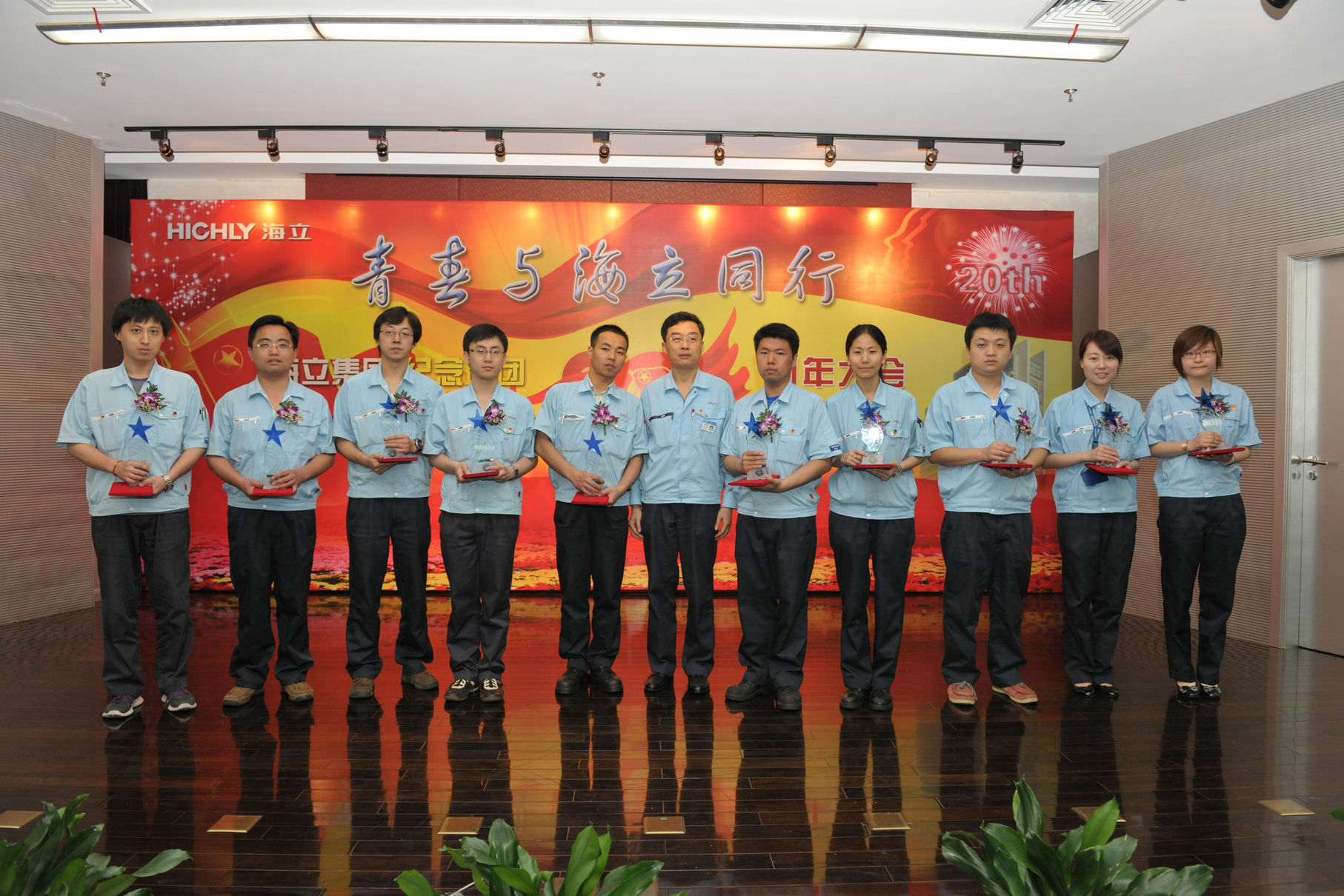 云顶国际版召开纪念建团90周年大会