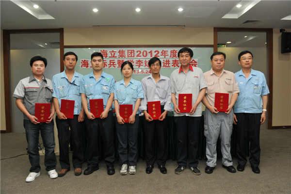 云顶国际版表彰2012年度hth手机app下载标兵、学李斌职工、学李斌班组