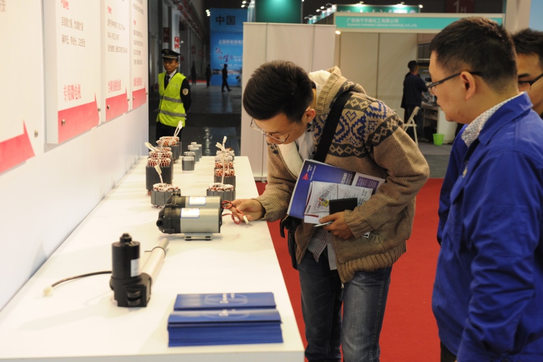 四大业务板块齐亮相 hth手机app下载转型创新再发展：2015工博会hth手机app下载展台大阅兵