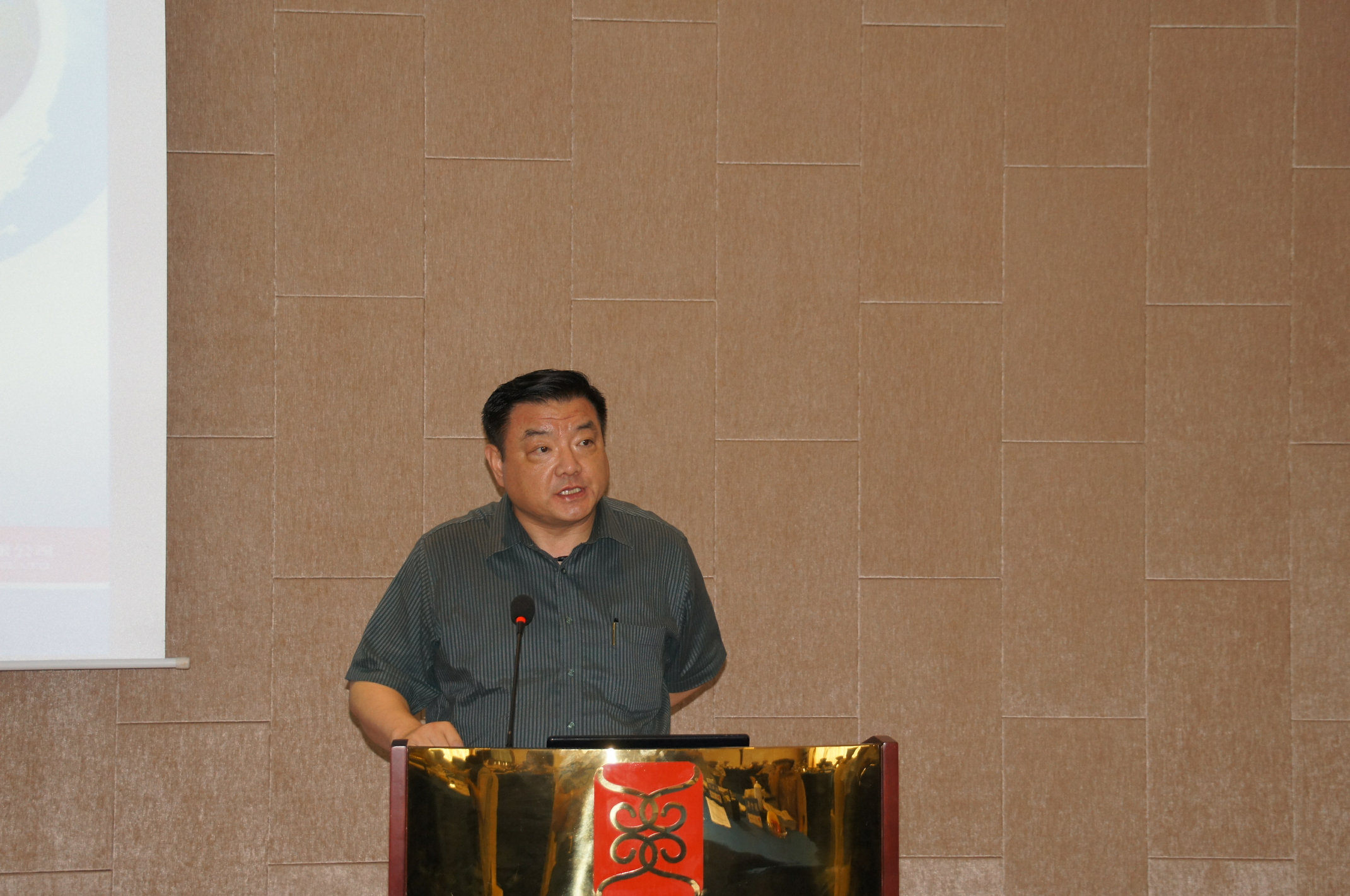 云顶国际版召开2011年上半年经营工作会议