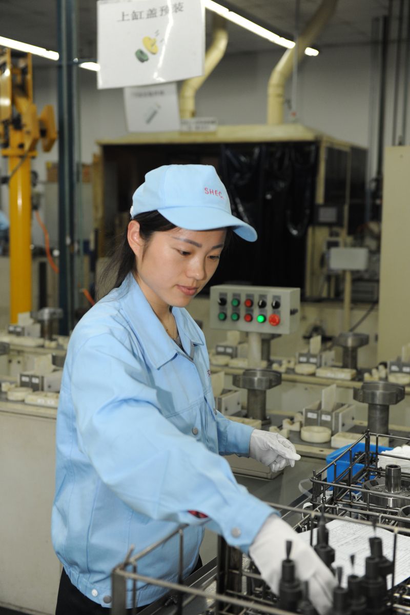 hth手机app下载动力学院举行“‘双师’人才培养、高师带徒结对”签约仪式