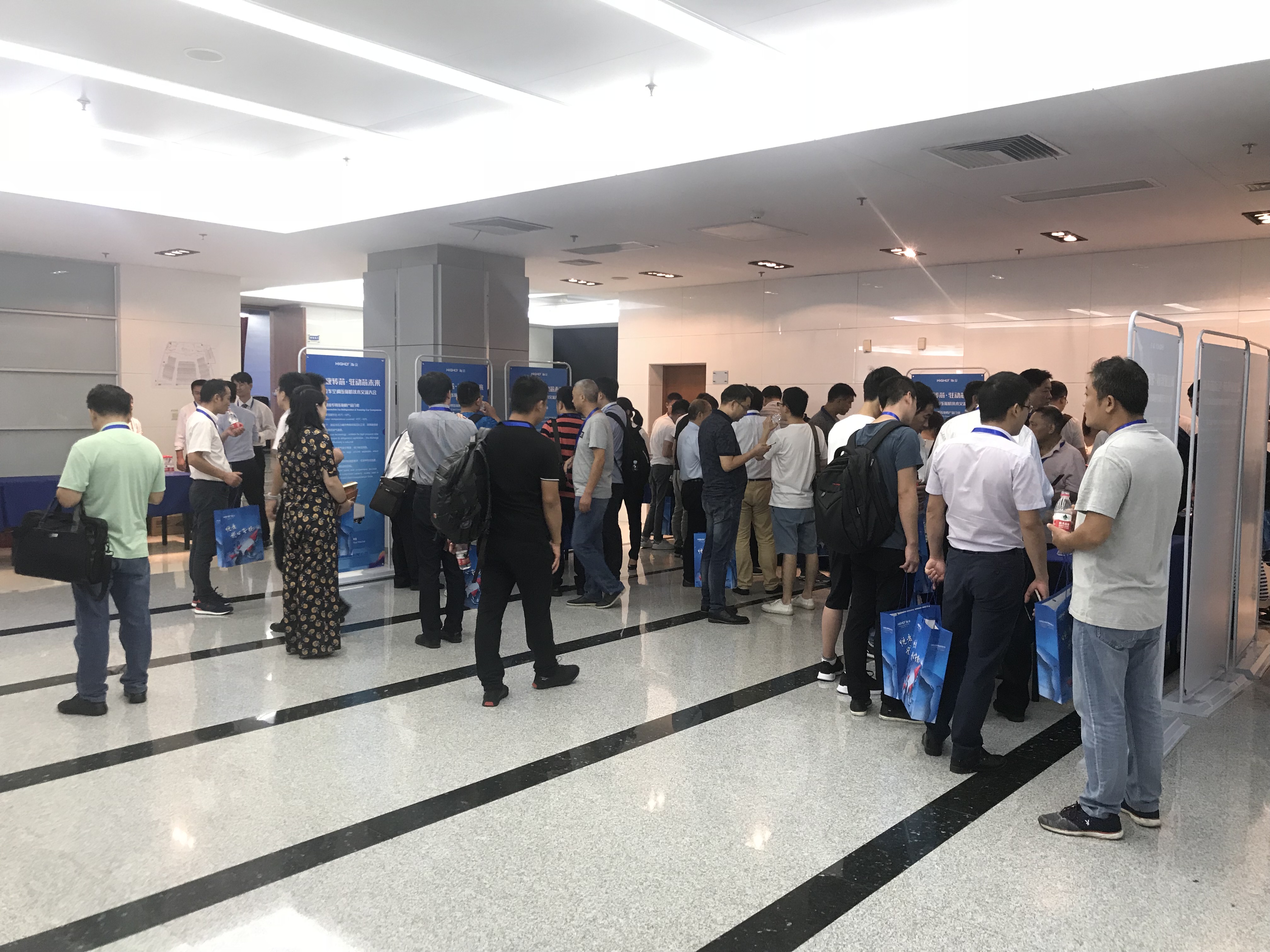 hth手机app下载电器2018驻车空调压缩机技术交流大会顺利召开