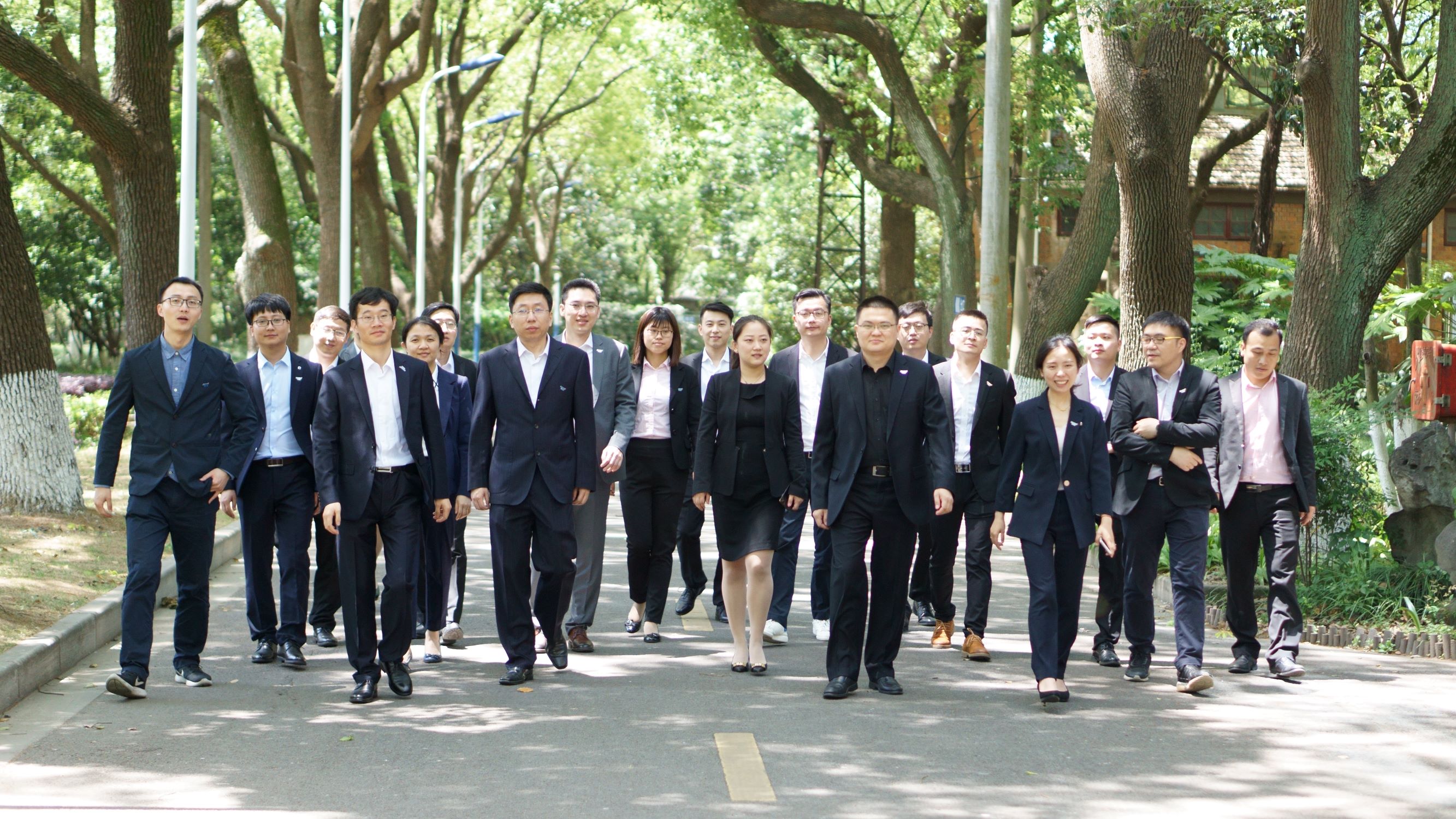 hth手机app下载电器第一届“精鹰计划”训练营成功开营