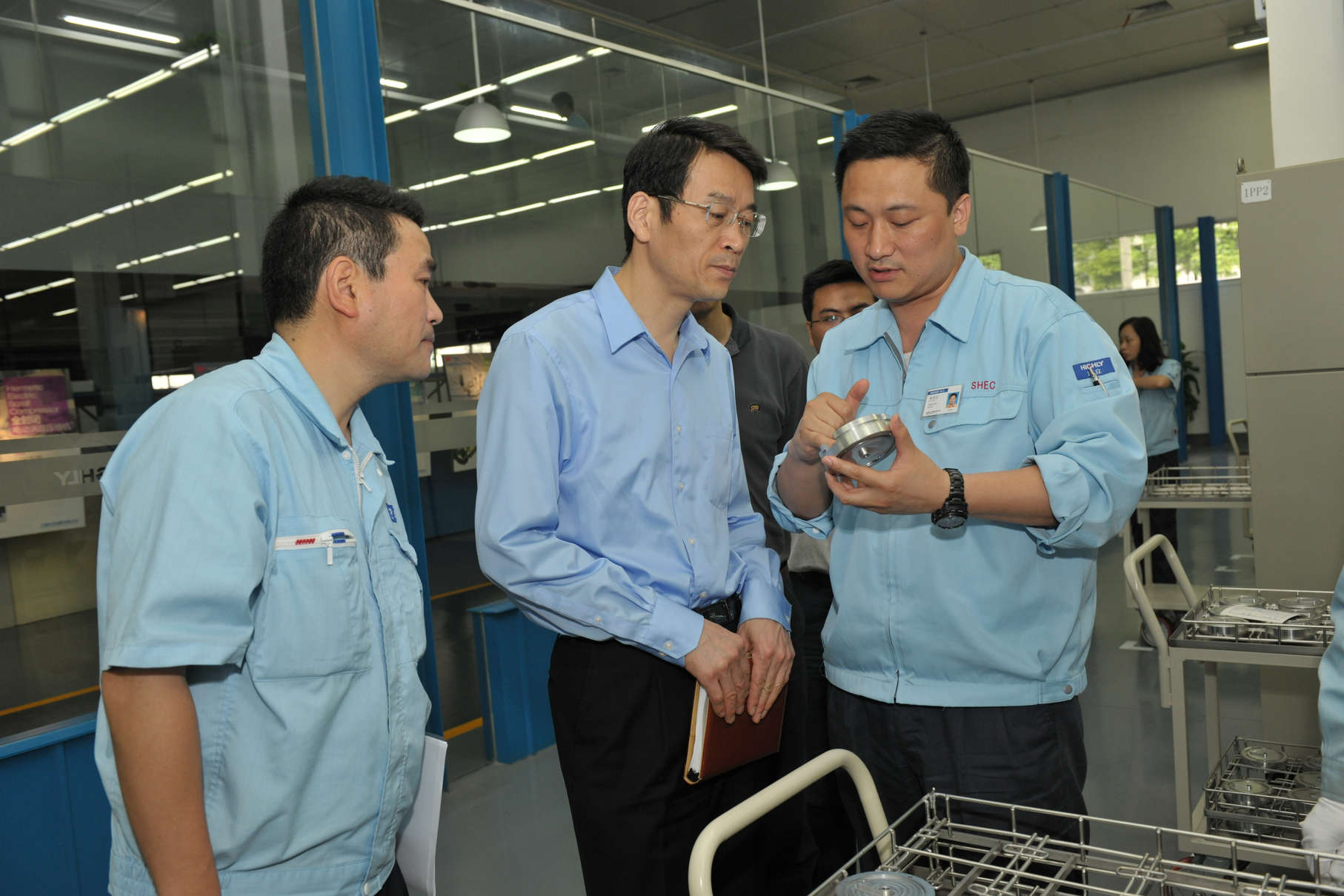 市经济信息化委副主任陈跃华来访hth手机app下载股份