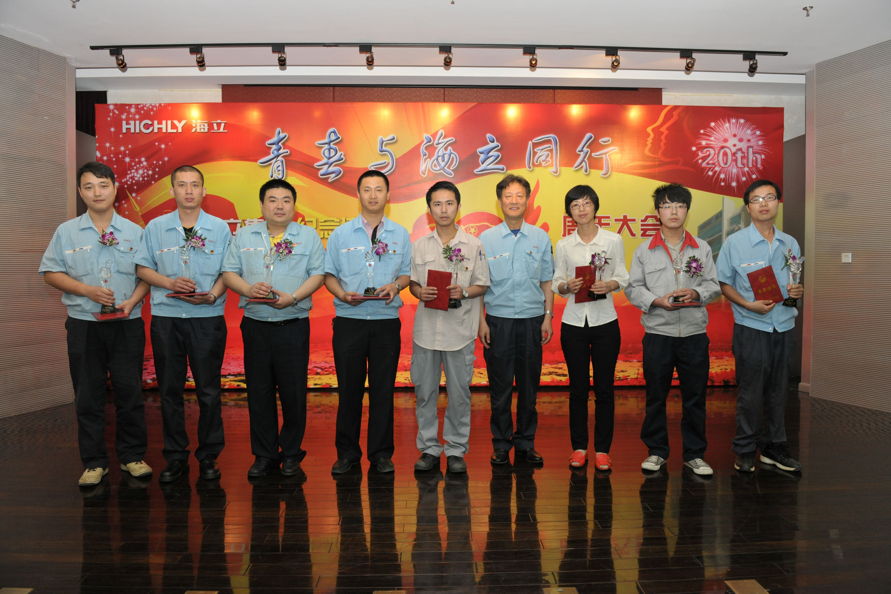 云顶国际版召开纪念建团90周年大会