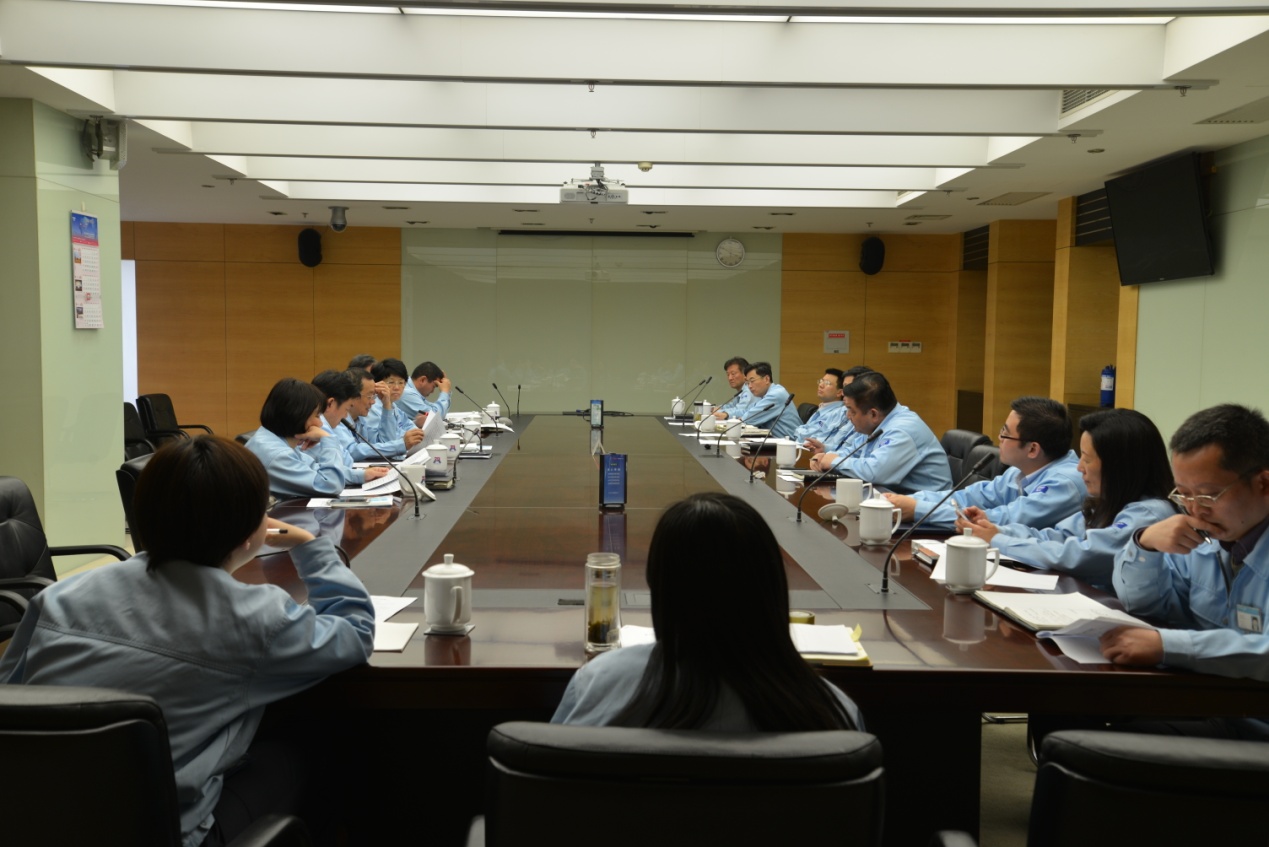 云顶国际版举行中心组学习