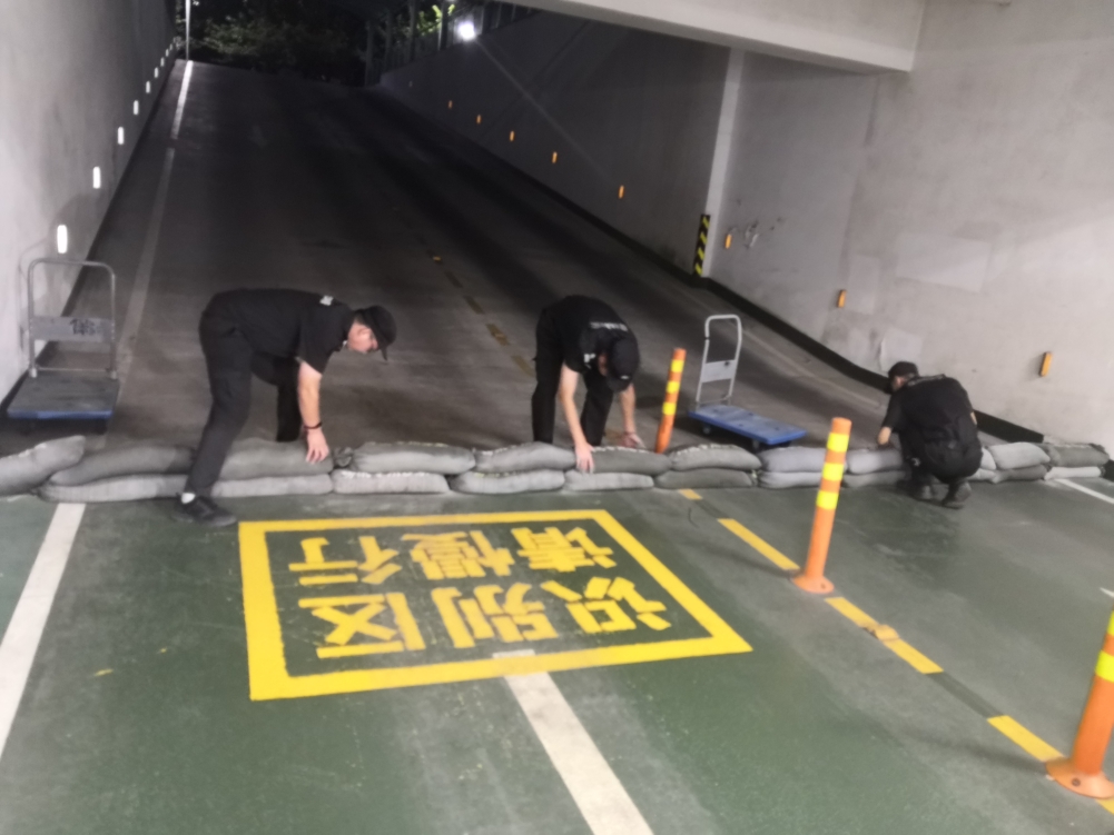 台风“烟花”走了 把这些有温度的镜头留下了