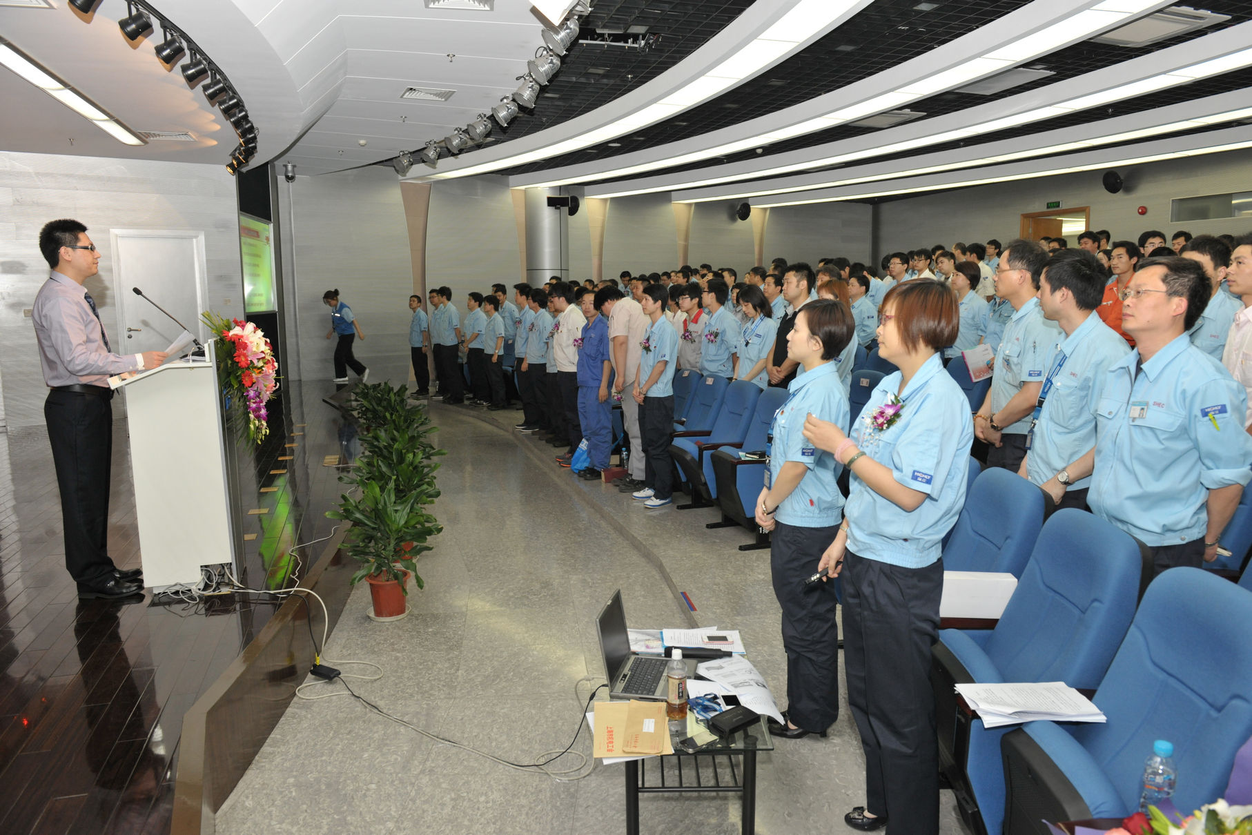 云顶国际版召开纪念建团90周年大会