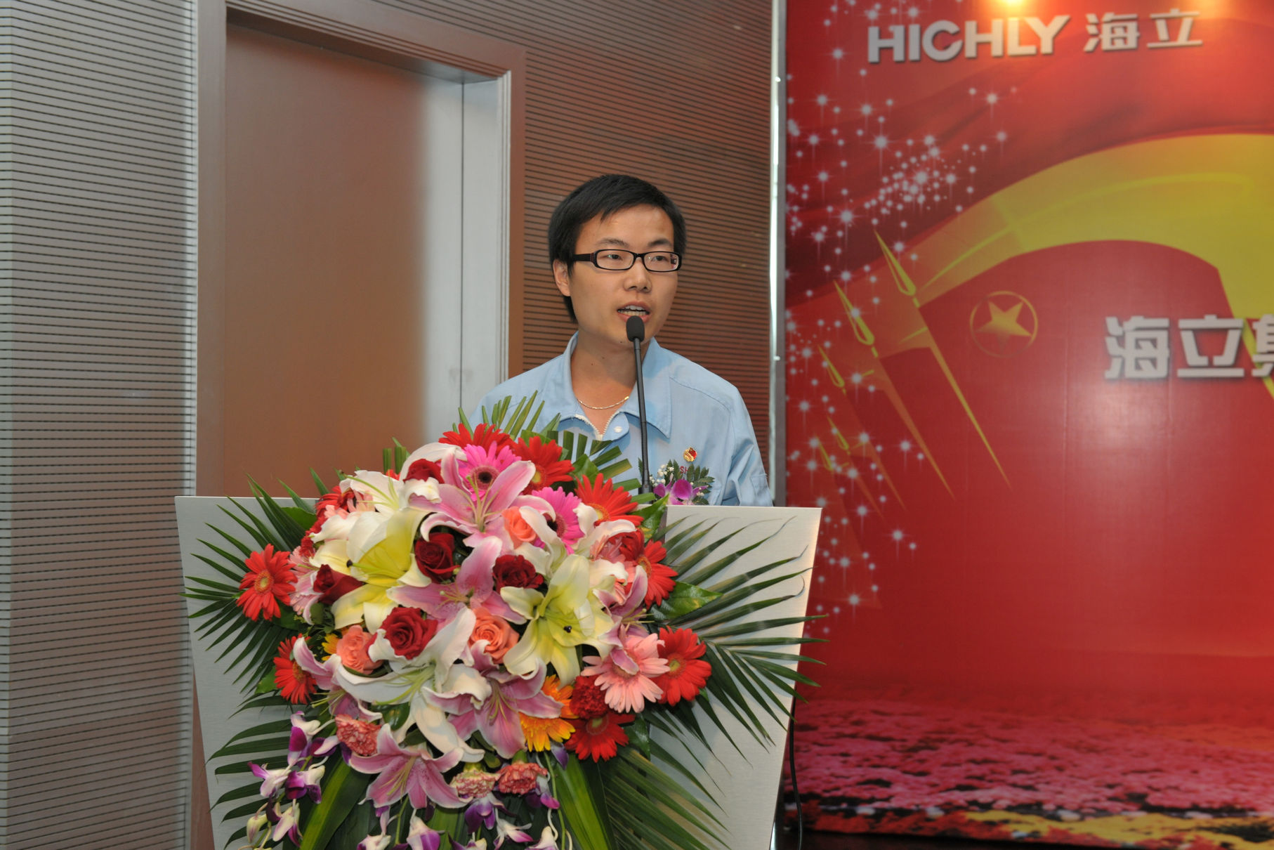 云顶国际版召开纪念建团90周年大会