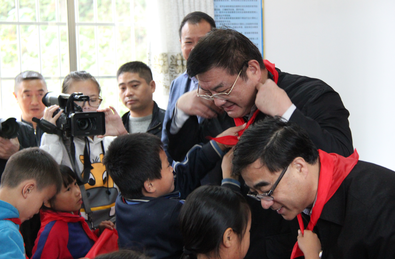 涓滴之水汇成河，颗颗爱心变希望：第十三所沪hth手机app下载博爱小学落成