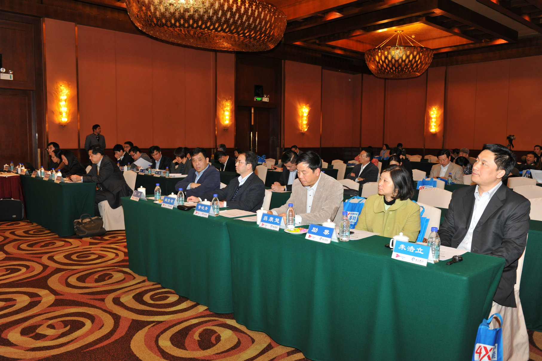 hth手机app下载股份召开2012年第二次临时股东大会