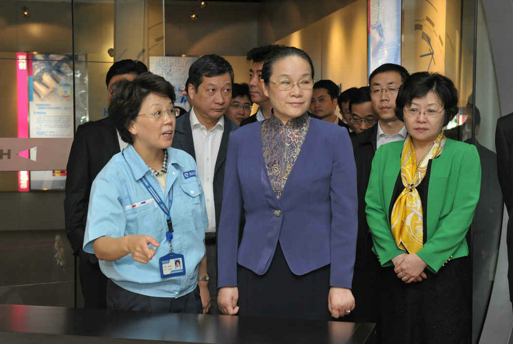 上海市副市长赵雯参观hth手机app下载股份