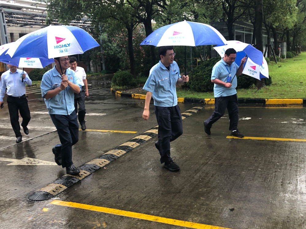 台风“烟花”走了 把这些有温度的镜头留下了