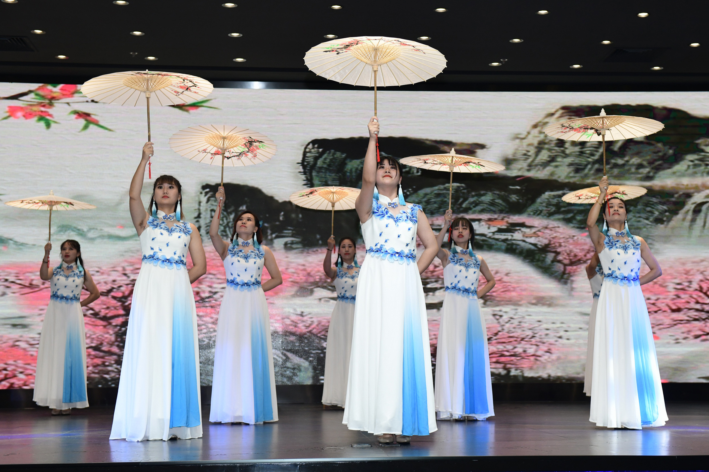 2018hth手机app下载之夏员工文艺晚会精彩上演