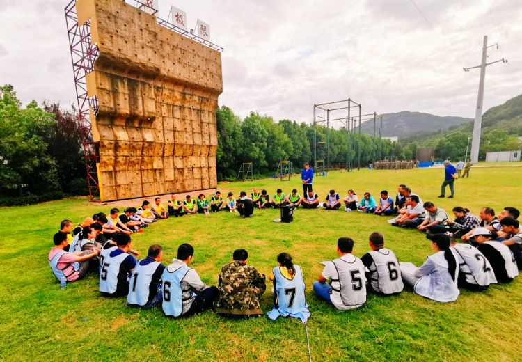 hth手机app下载特冷举行“凝心聚力，共筑精彩”为主题的拓展训练