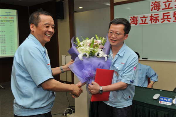 云顶国际版表彰2012年度hth手机app下载标兵、学李斌职工、学李斌班组