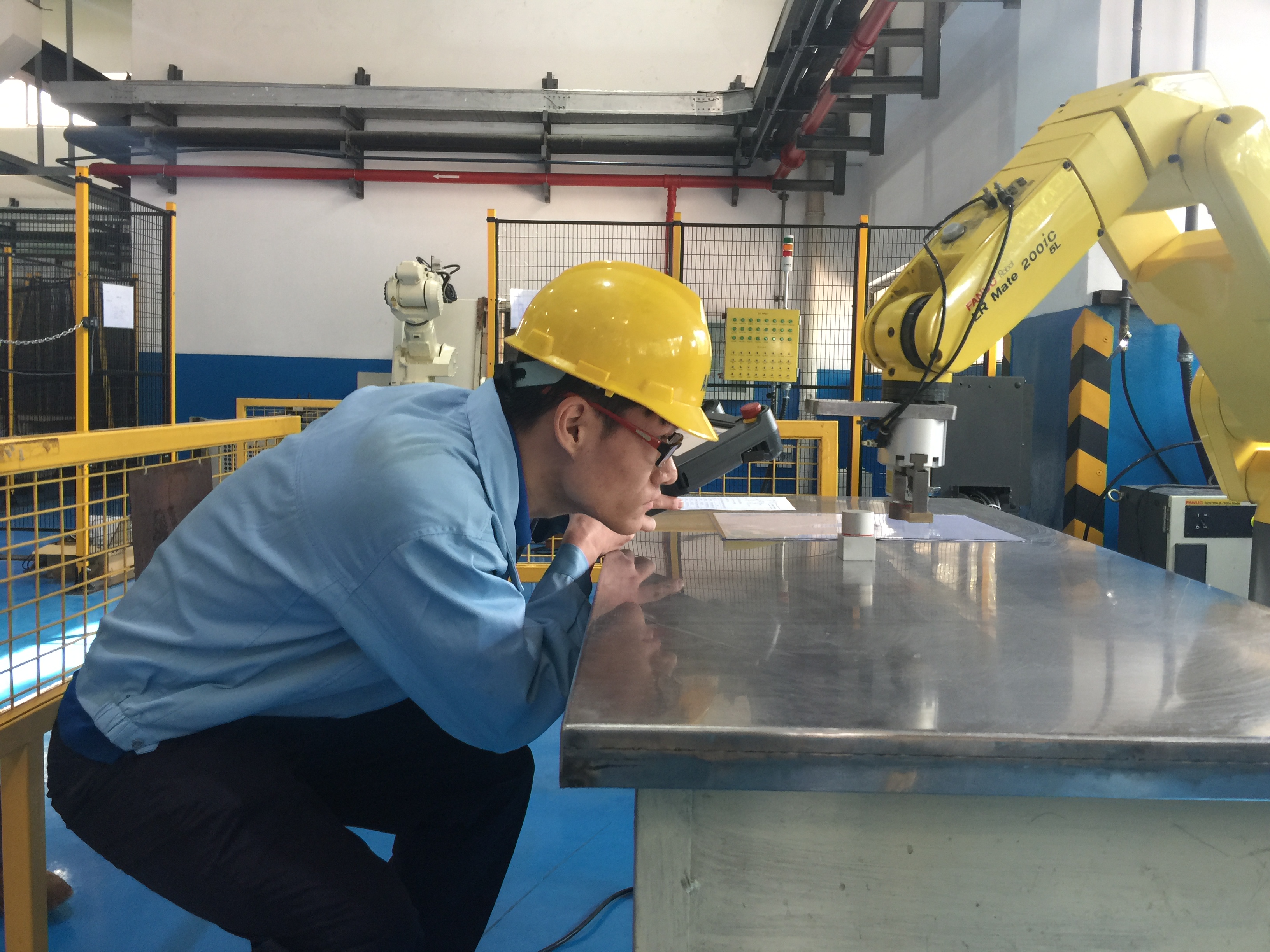 hth手机app下载举办“2017年浦东新区技能比武工业机器人搬运大赛”