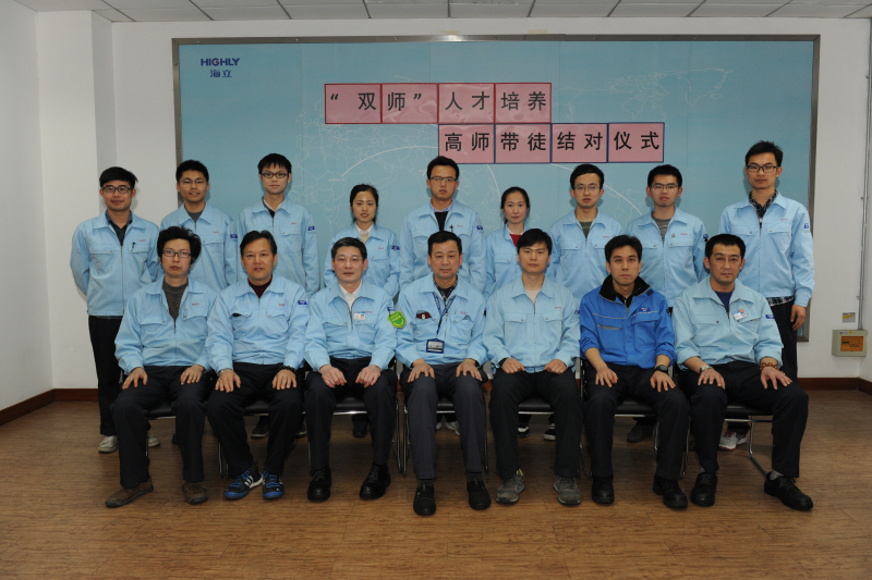 hth手机app下载动力学院举行“‘双师’人才培养、高师带徒结对”签约仪式